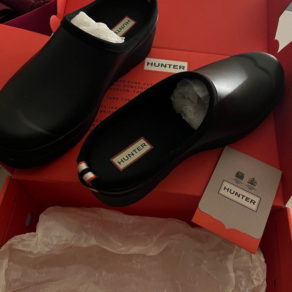 Hunter Clogs Black size 8 NWT